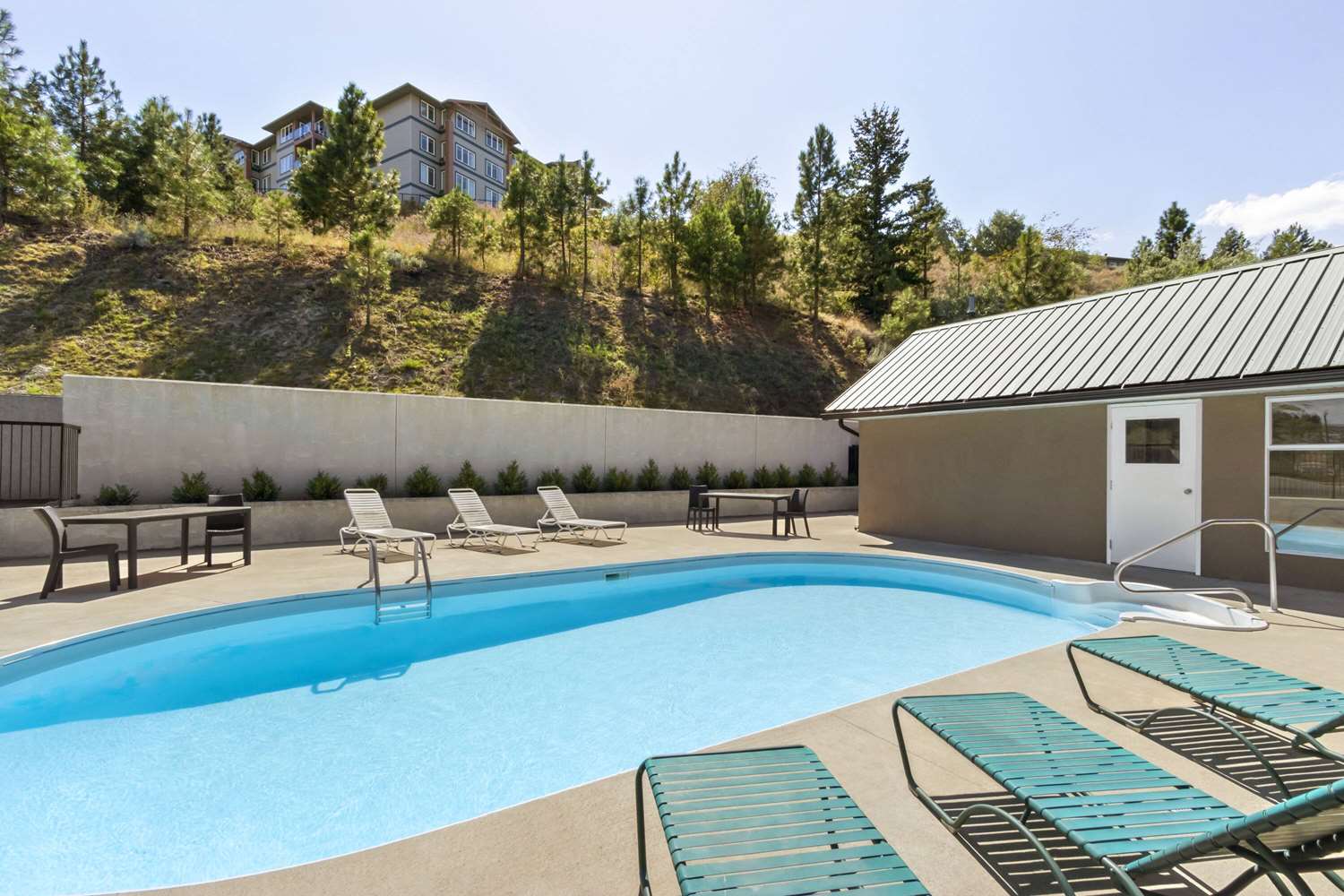 Travelodge By Wyndham Kamloops Mountview 38/69