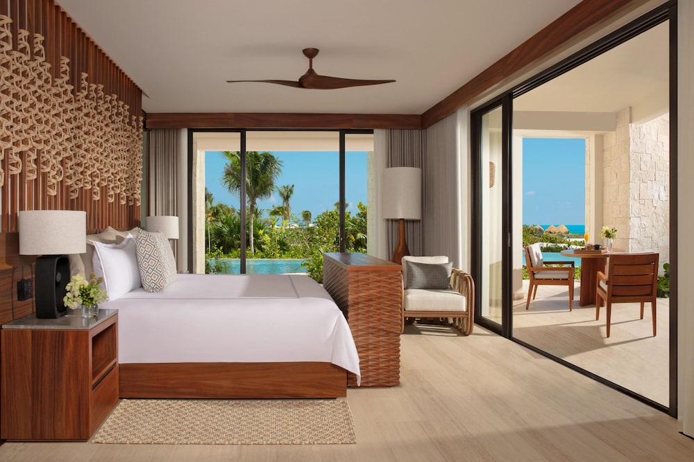 Presidential, Swim Out, Suite, King Bed, Ocean Front, Terrace