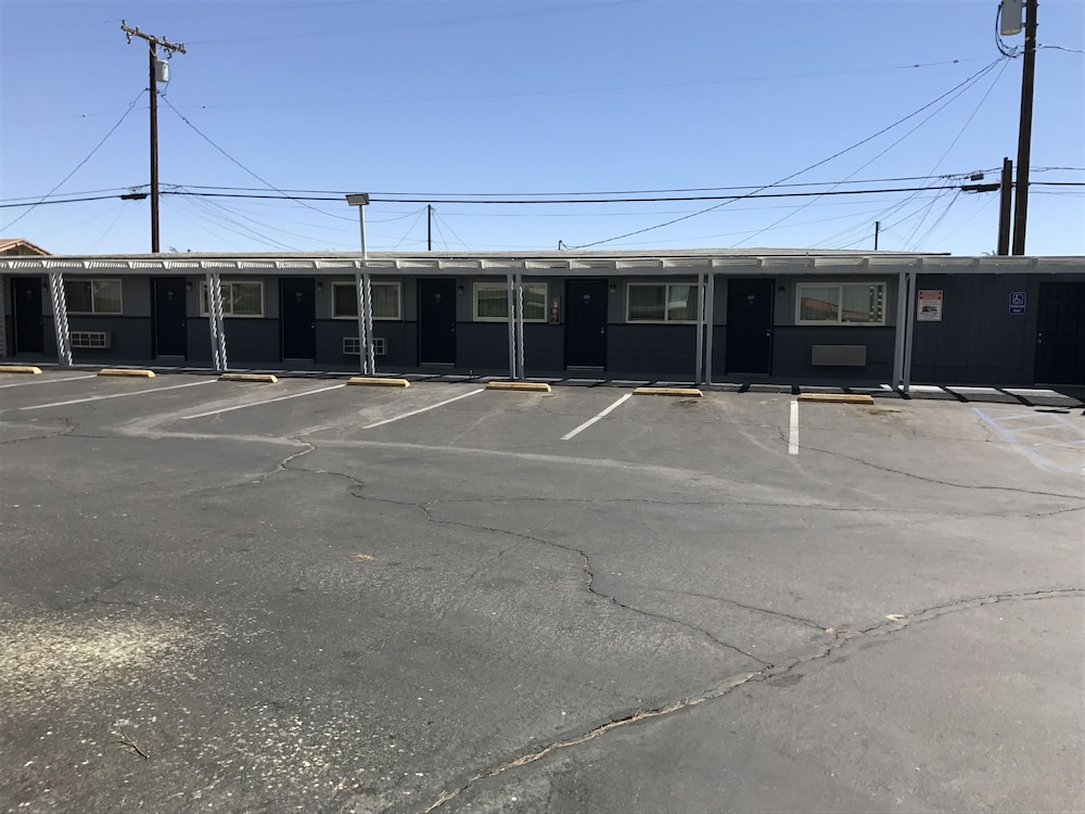 New Corral Motel 38/47