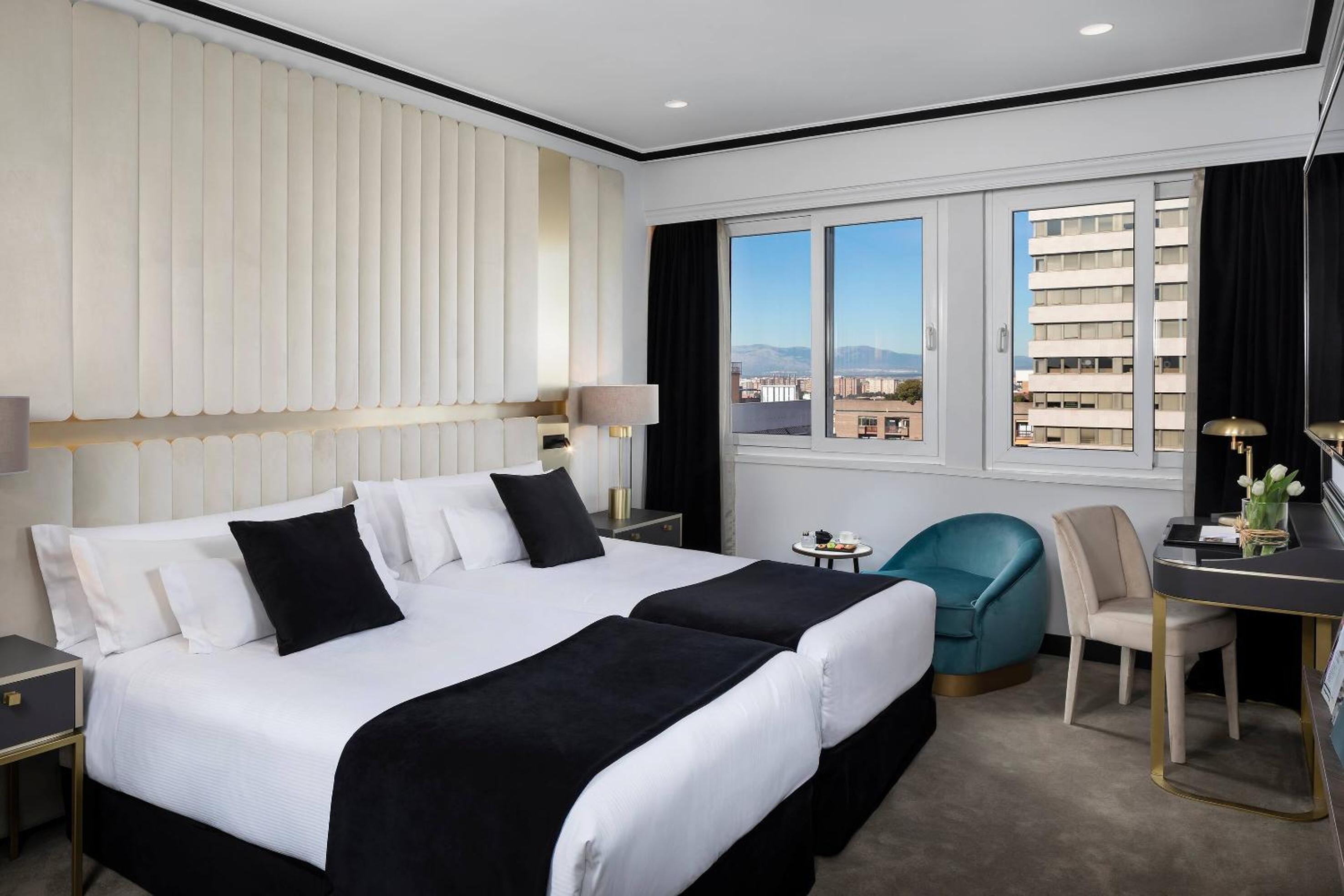 The Level, Deluxe, Queen Bed