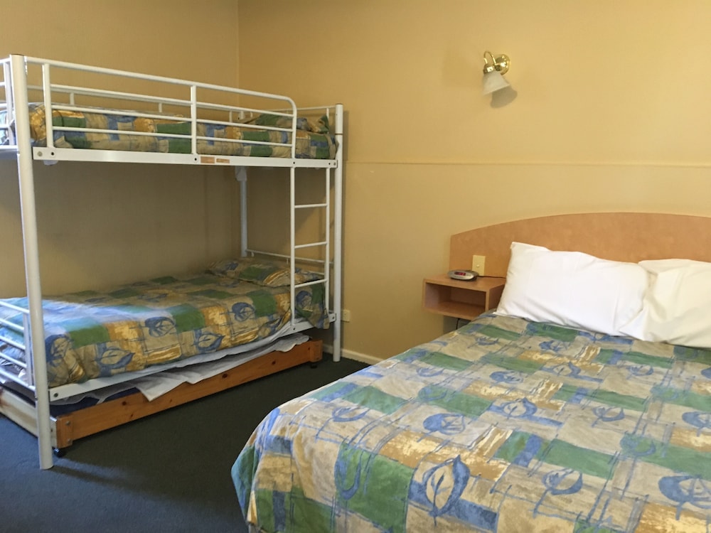 PARKVILLE MOTEL 12/56