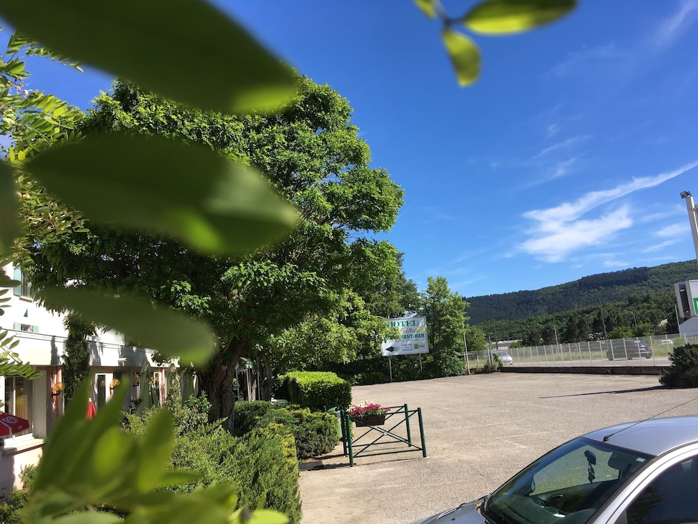 HOTEL LES CHENES 36/50