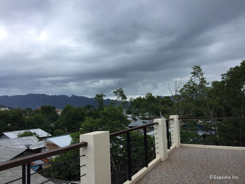 Coron Visitors Hotel 66/69
