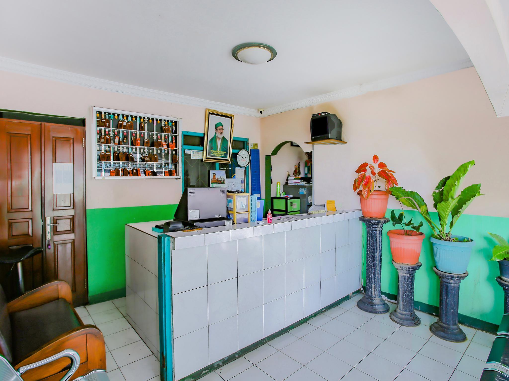 SPOT ON 90100 Hotel Kediri Bandungan 4/20