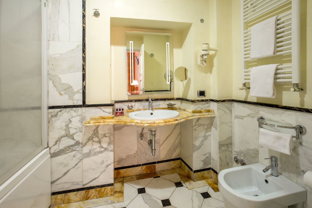 Suite Opera Rooms 10/35