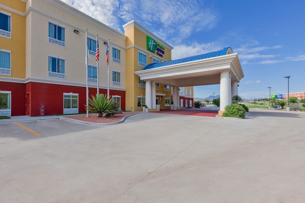 Holiday Inn Express Hotel And Suites Alpine Southeast 3/53