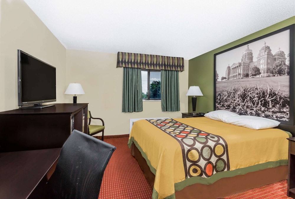Super 8 by Wyndham Grinnell IA 9/17