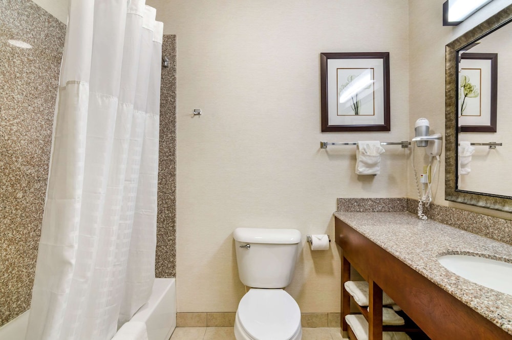 Comfort Inn And Suites 12/32