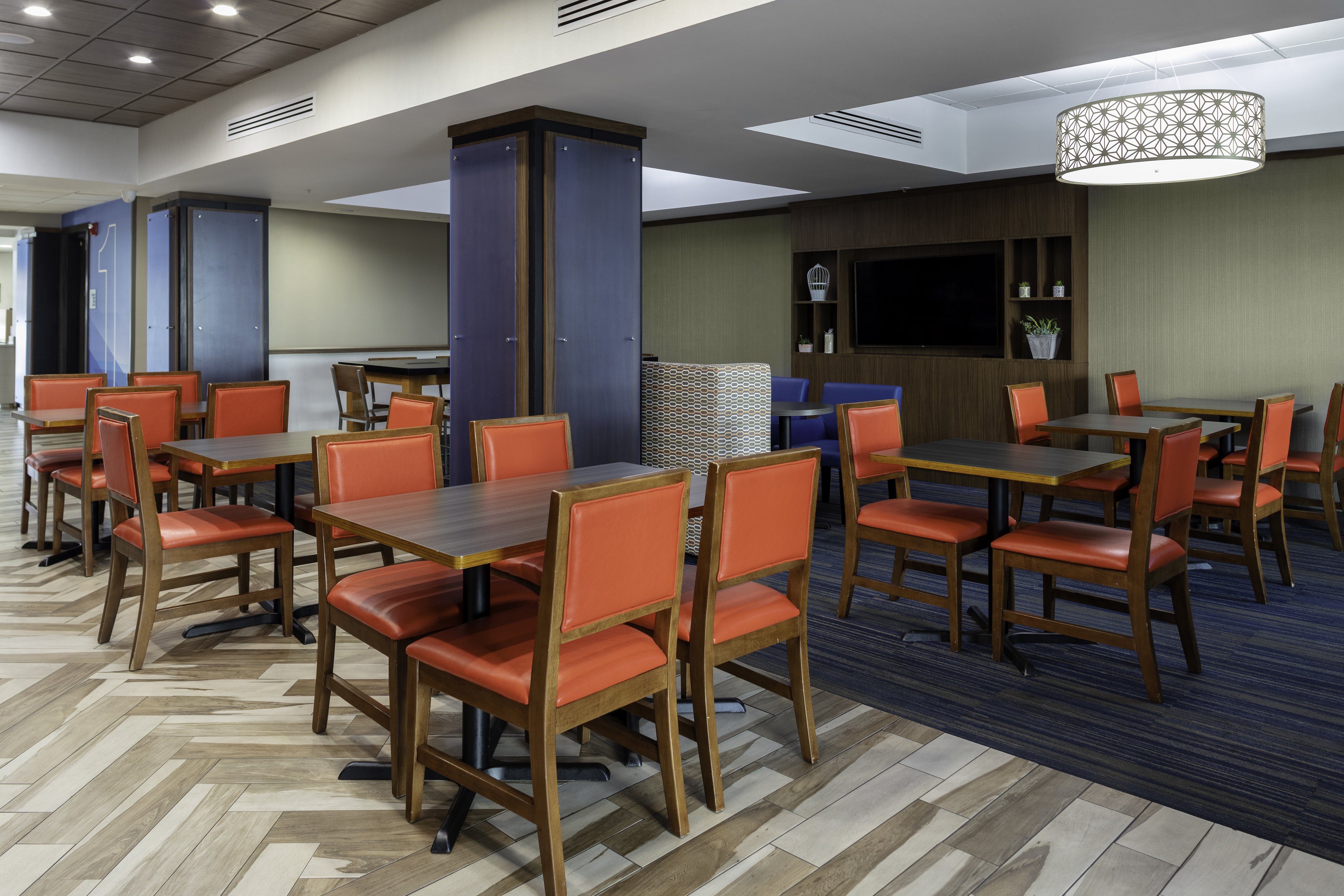 Holiday Inn Express Suites Roanoke Rapids Se 53/72