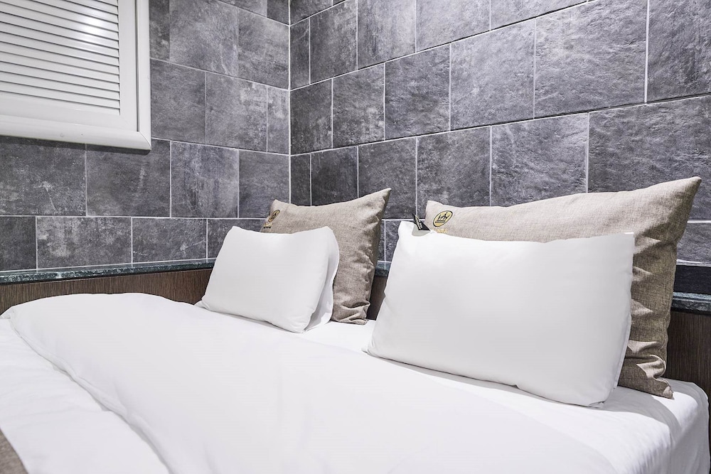 Amourex Hotel 34/49
