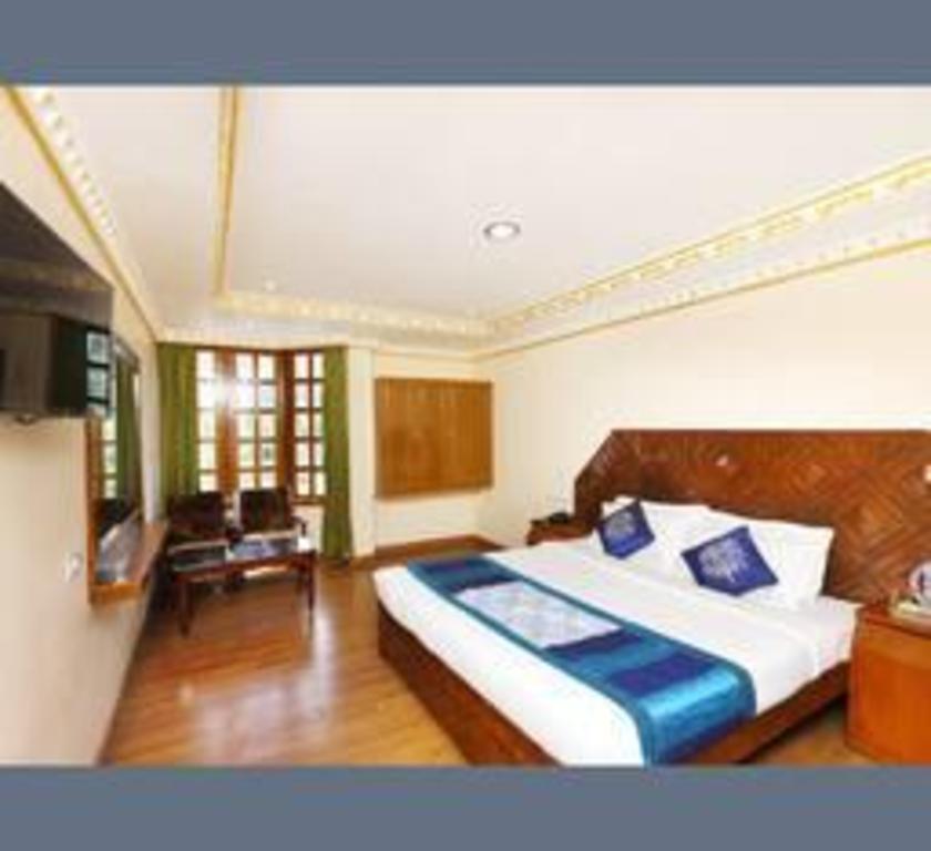 Hotel Gurupriya 7/17
