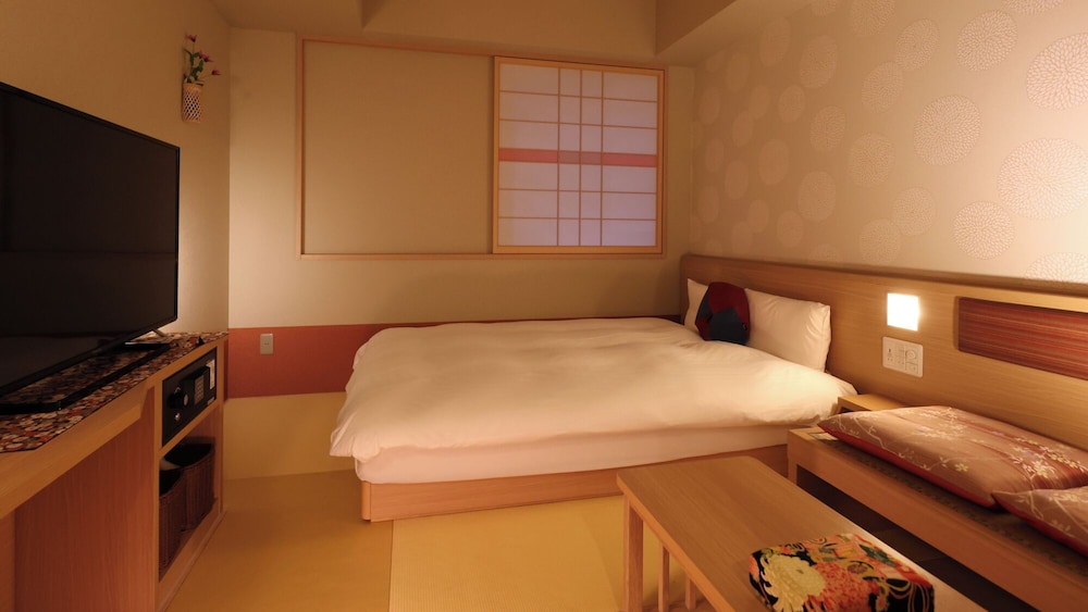 MODERATE, DOUBLE BED