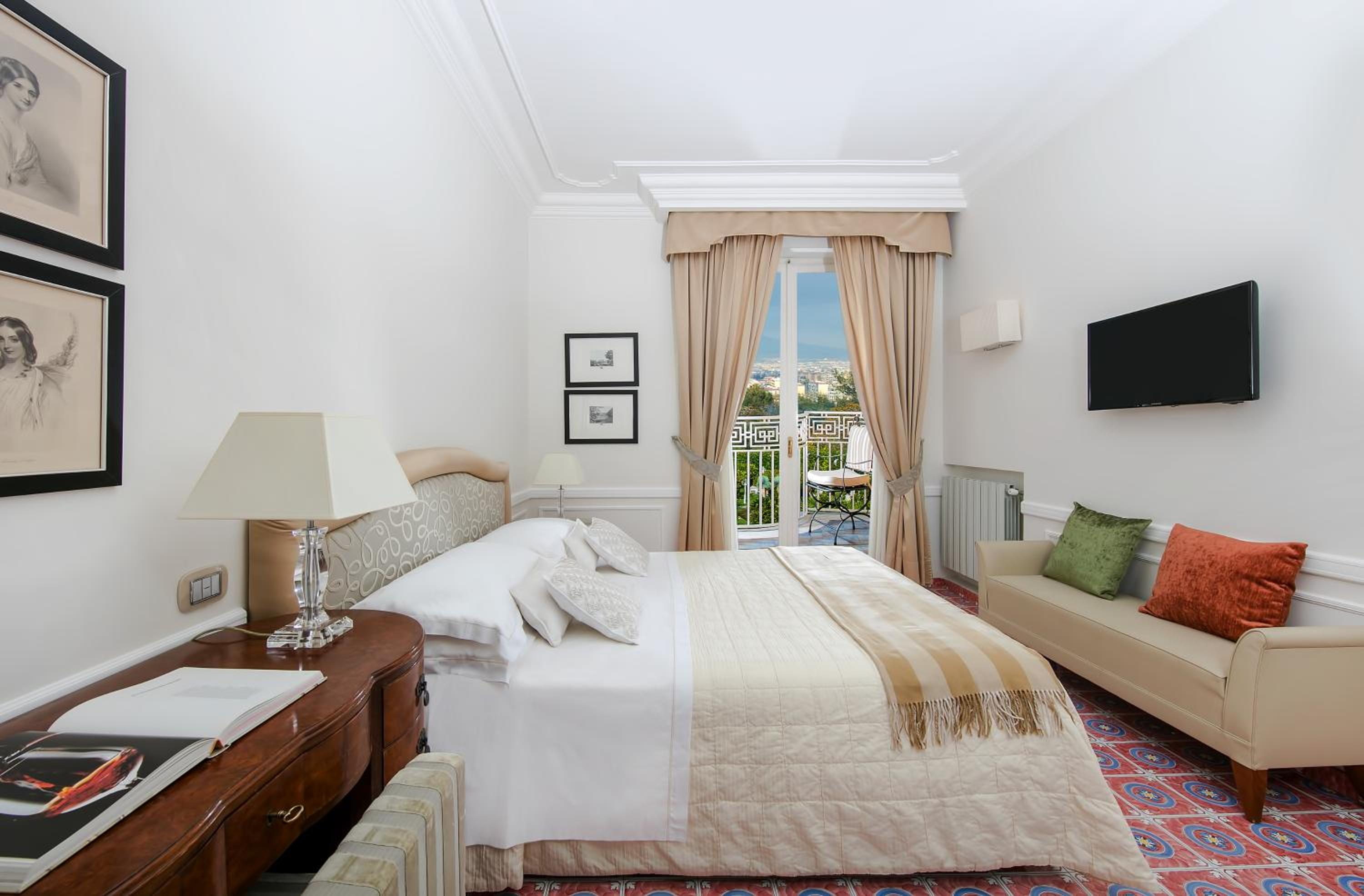 Room, Triple