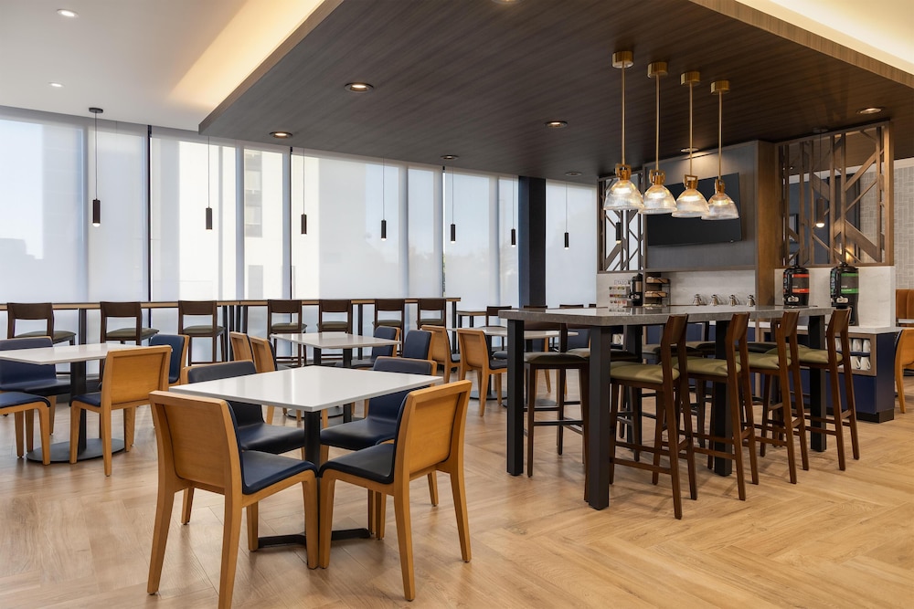 Hyatt Place Toronto Airport 32/50