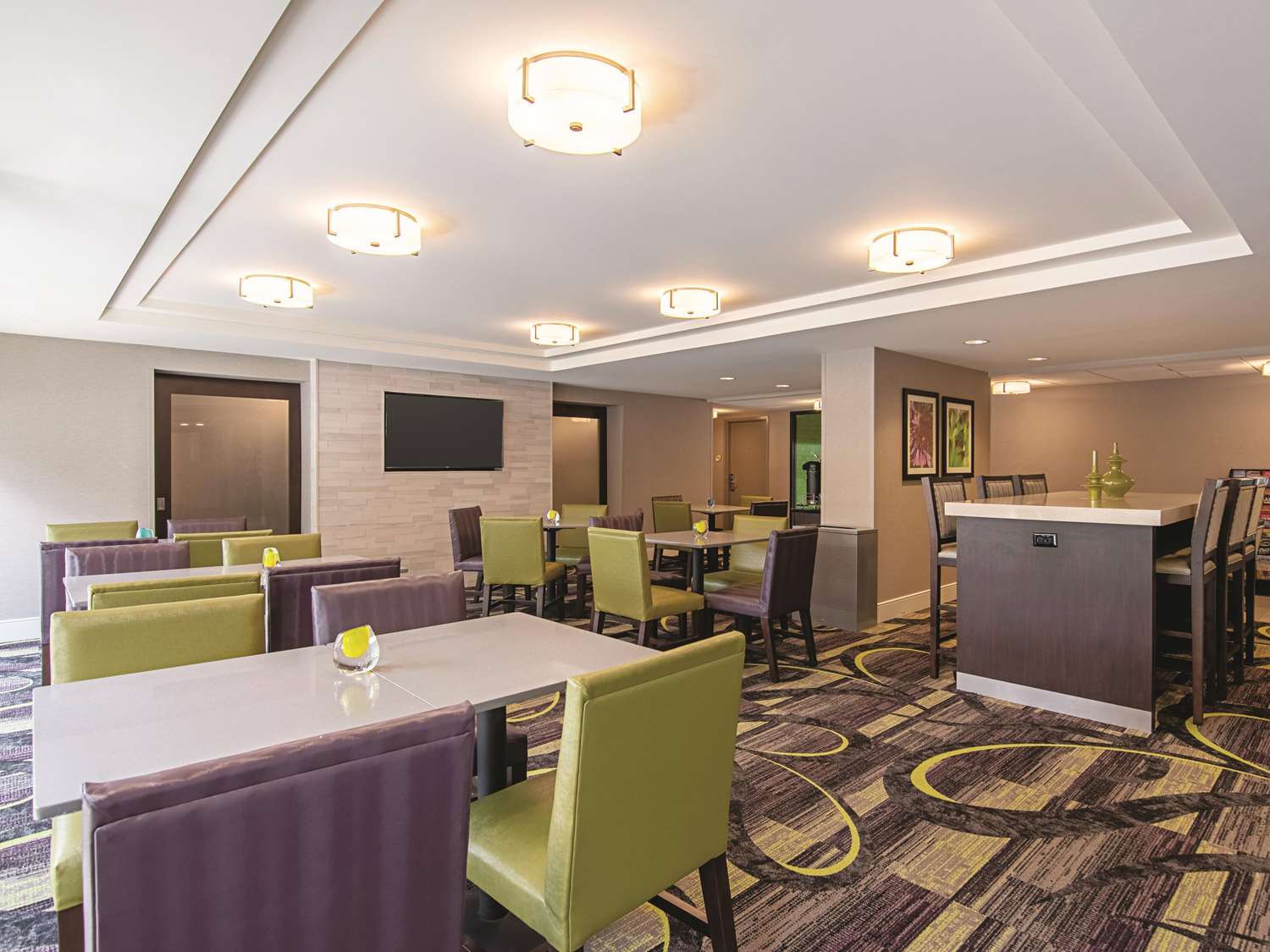 La Quinta Inn and Suites by Wyndham Portland 38/50