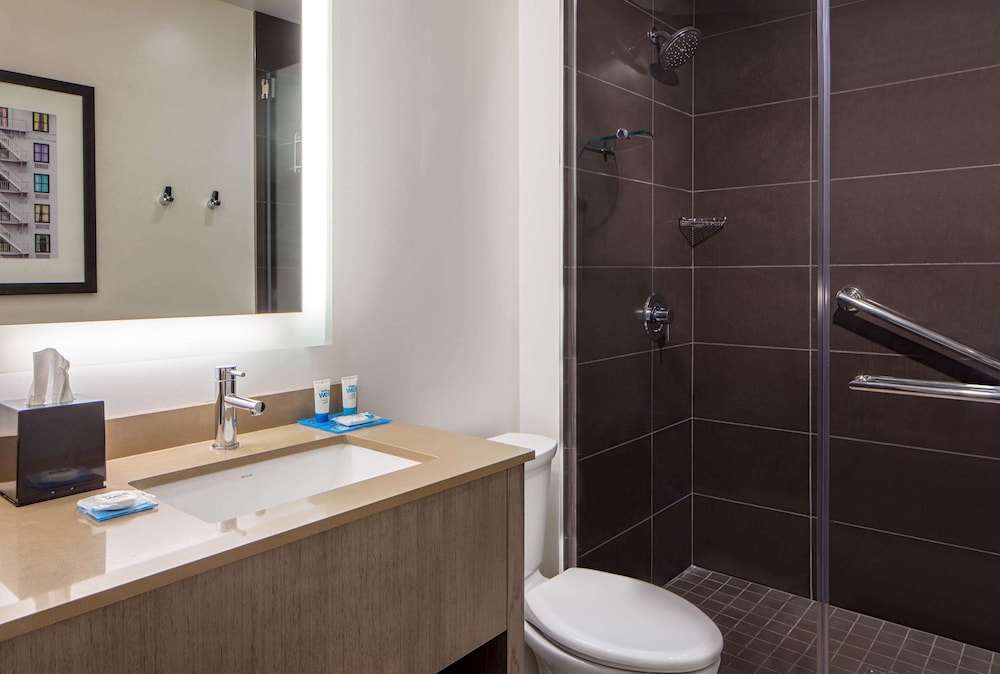 Hyatt House New Orleans/Downtown 24/74