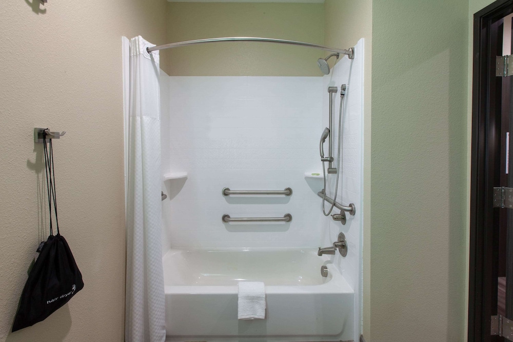 Hawthorn Suites By Wyndham Odessa 16/17