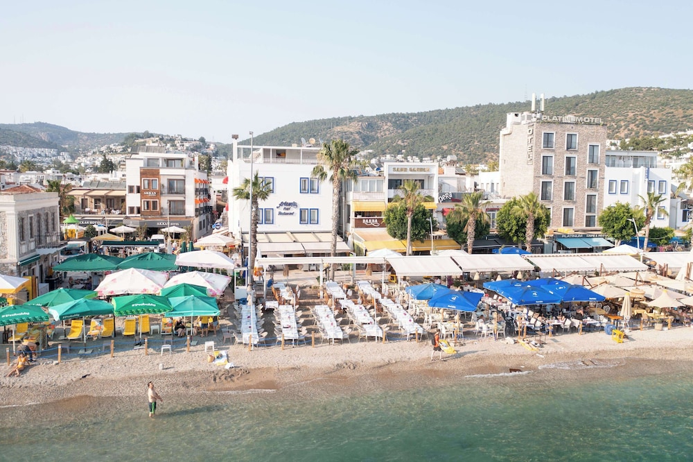 Artemis Hotel 60/69