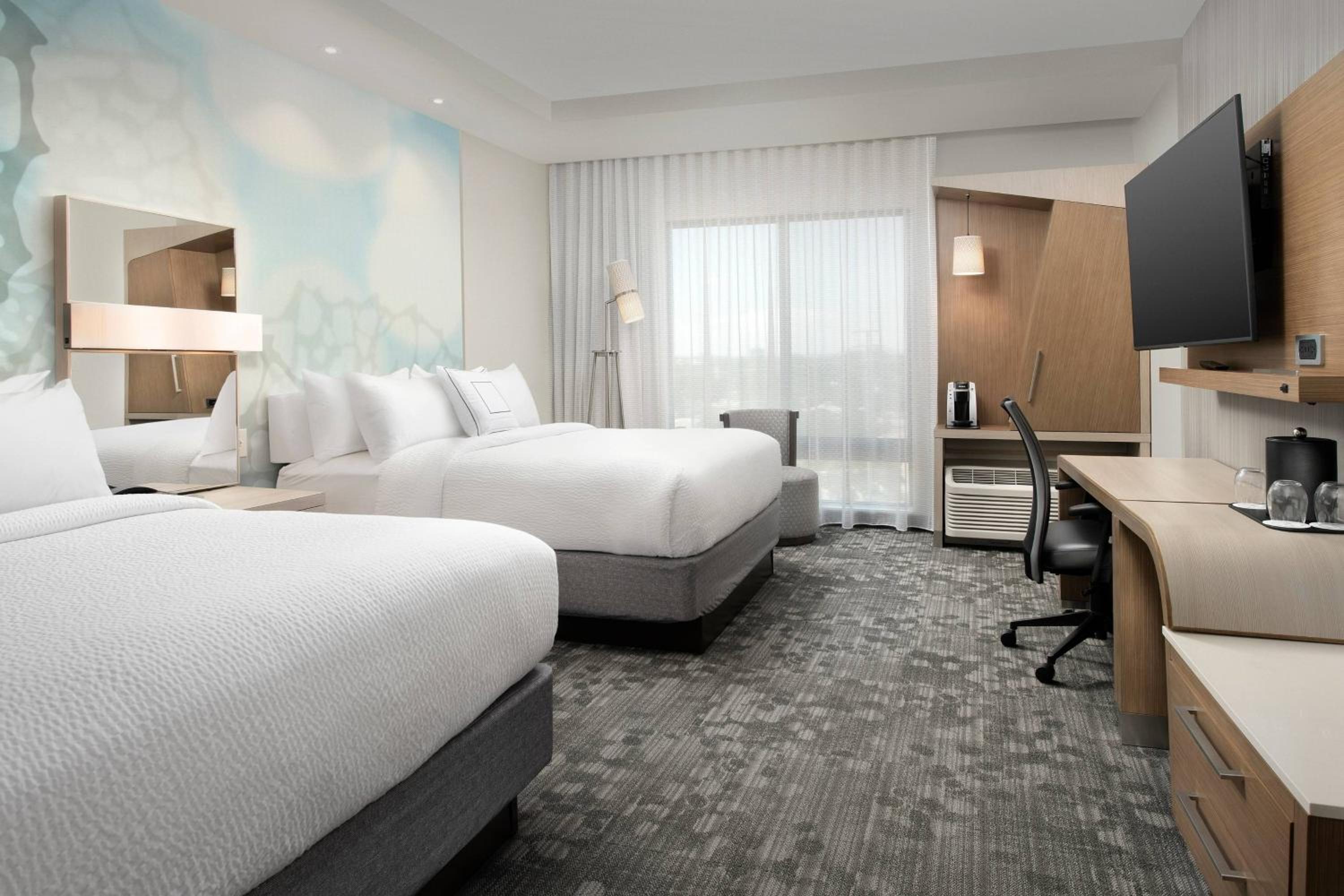 Guest Room, 2 Queen Beds, City View