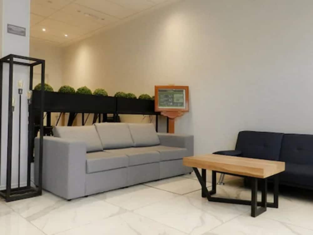 Monaco Hotel 32/51