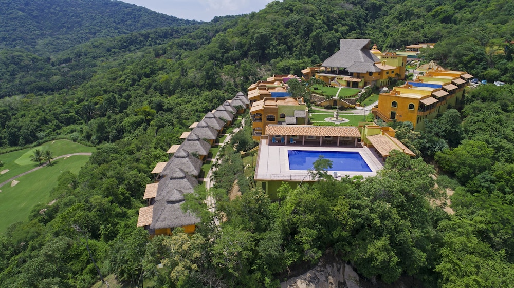 El Corazon Resort 34/48