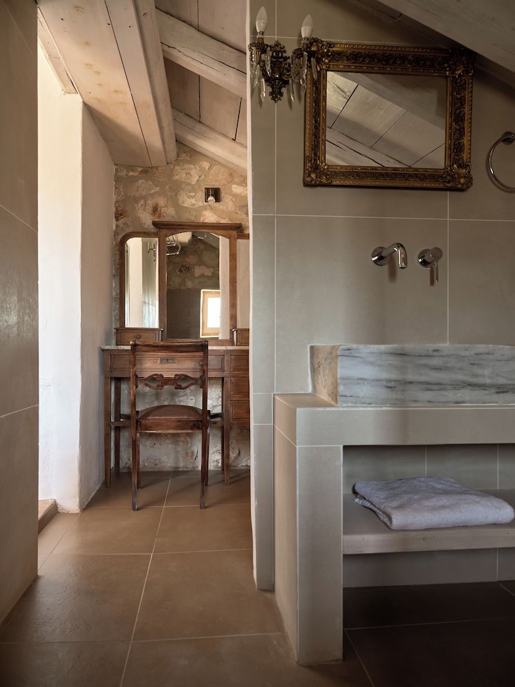 فيلا تقليدية بسريرين منفصلين وسرير كينج بإطلالة على البحر بغرفتي نوم بمسبح خاص، Orfos Villas 4/6