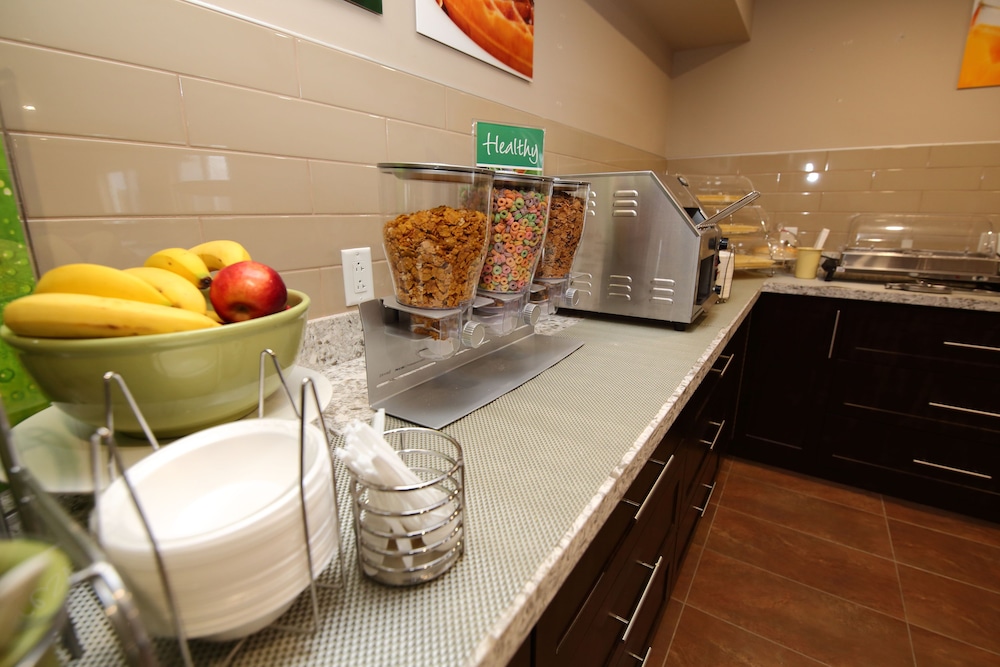 Quality Inn & Suites Bathurst, NB 17/50