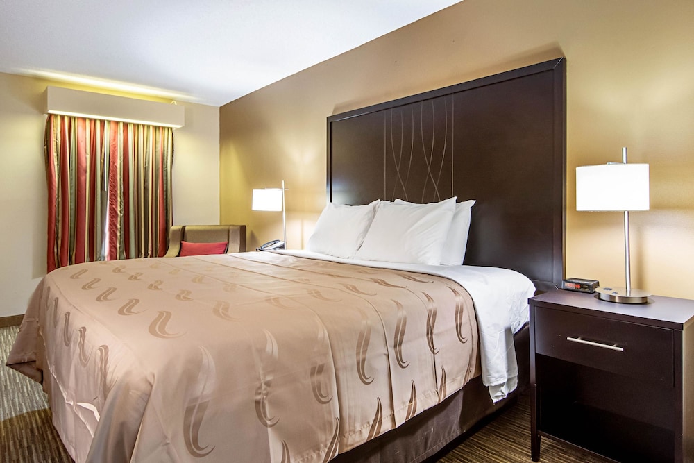 Quality Inn Thomaston 13/37