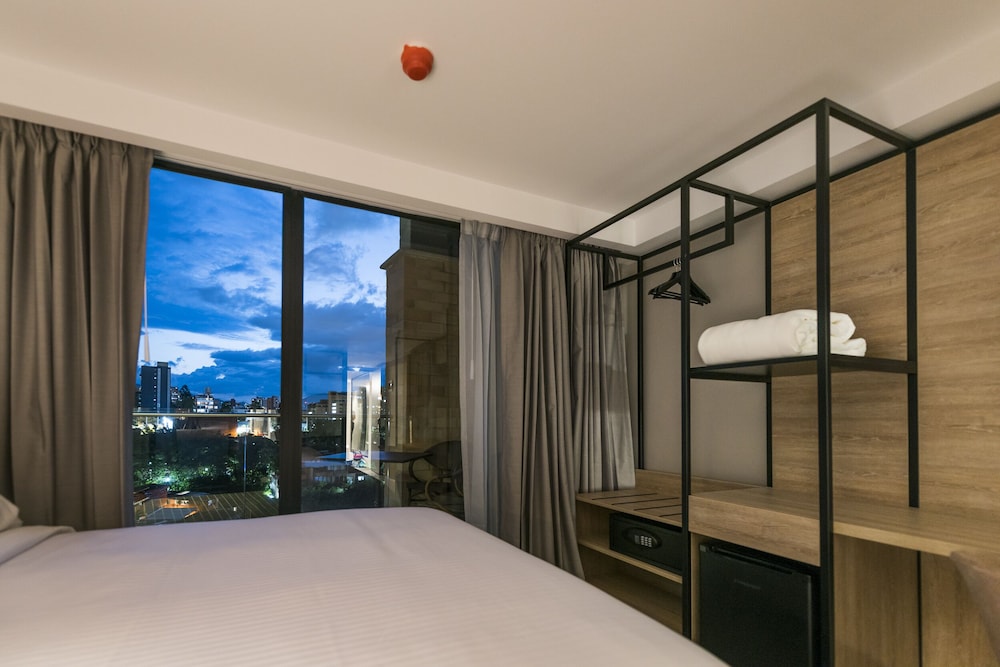 LETTERA HOTEL 21/50