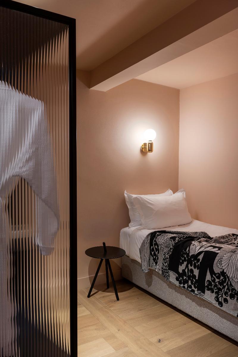 2 Bedrooms, Suite, Single Bed