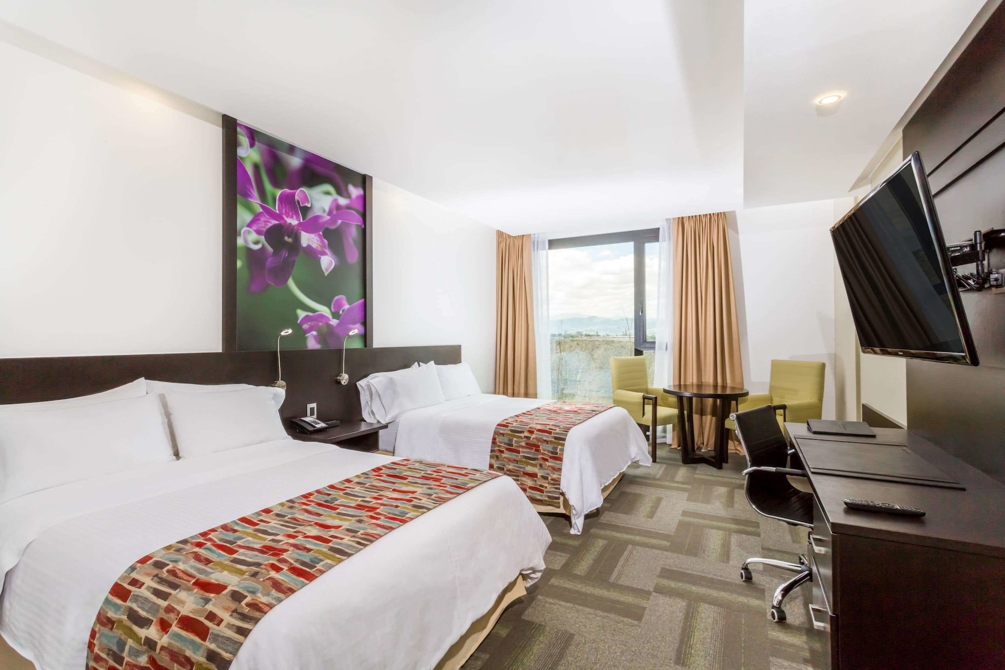 DELUXE, 2 DOUBLE BEDS