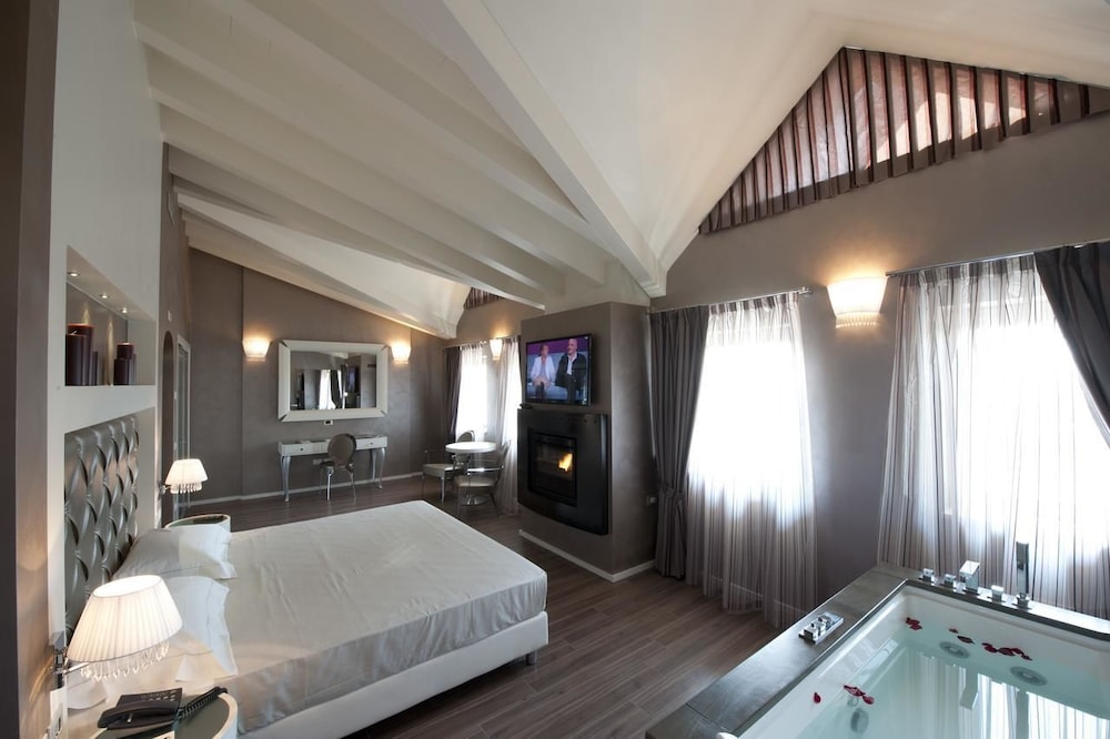 Hotel Morgana 12/28