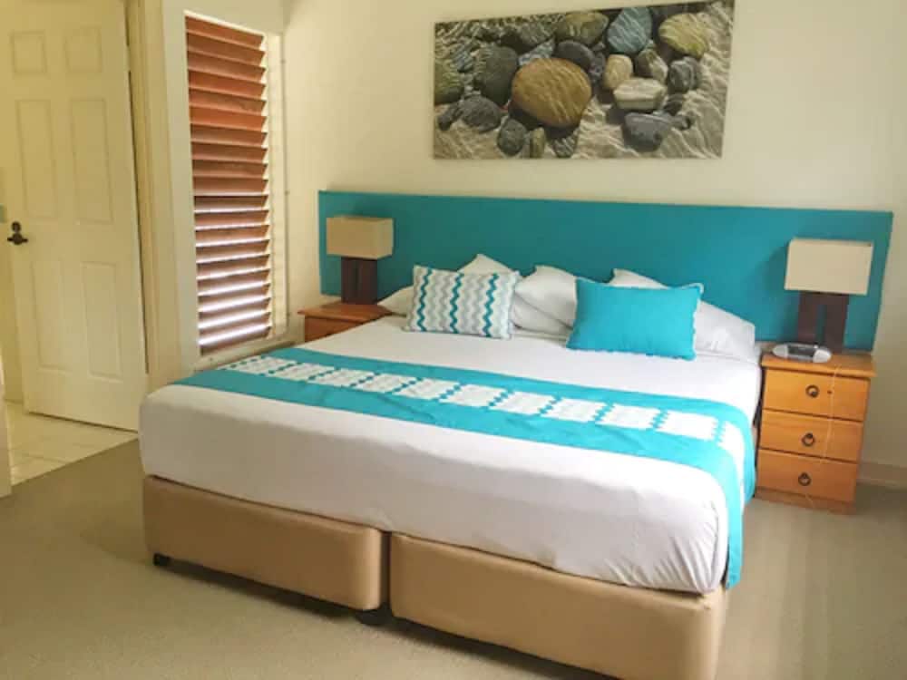 3 BEDROOMS, TOWN HOUSE