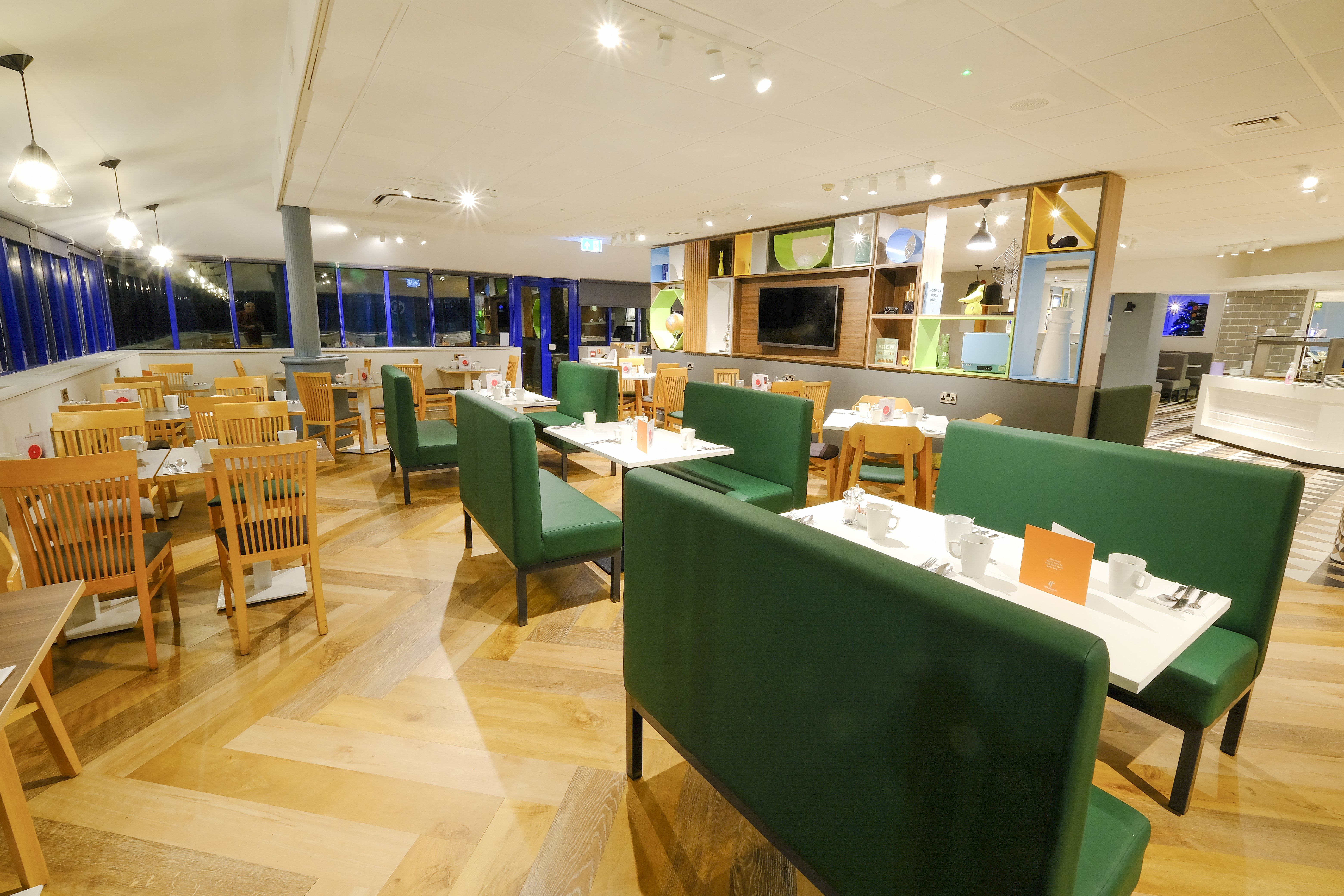 HOLIDAY INN WARRINGTON 17/32
