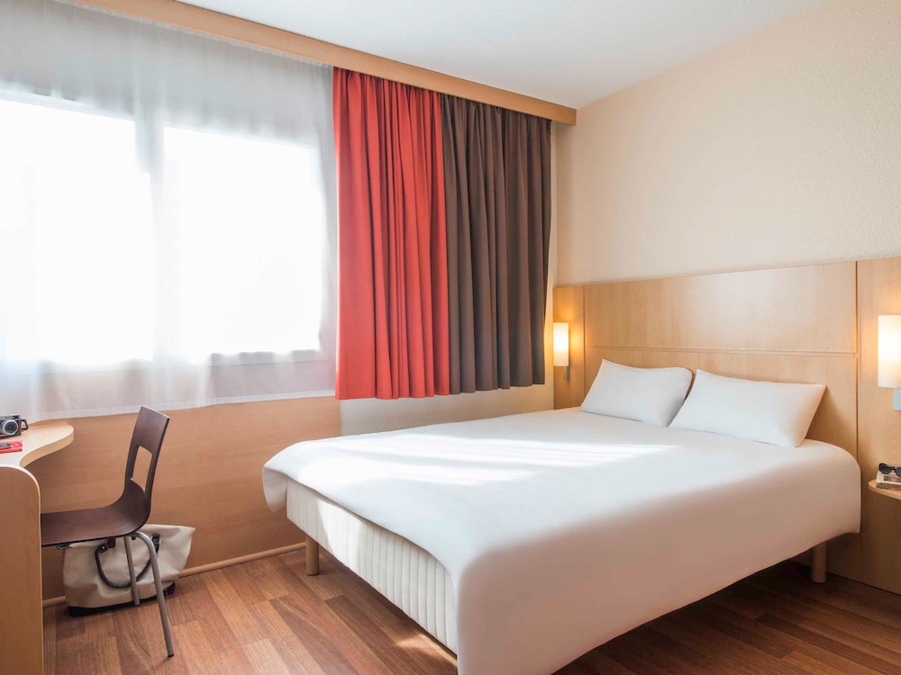 Ibis Cholet 6/36