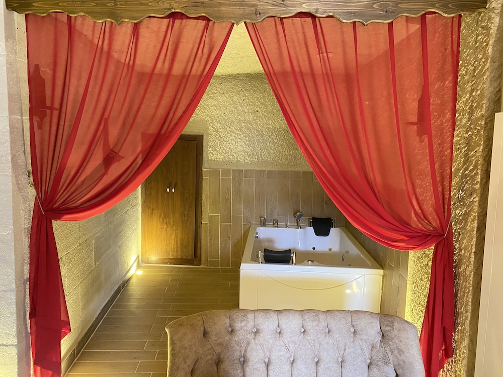 Mesken Cave Suites 5/50