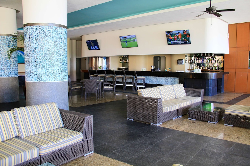 GR Solaris Lighthouse Los Cabos 59/73