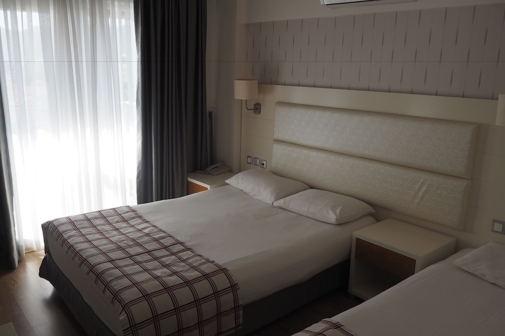 Yunus Hotel 18/71