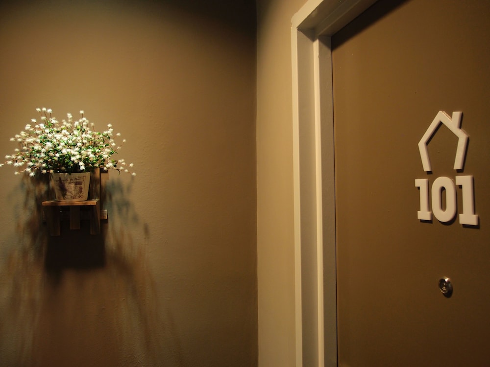 ONE AVENUE HOTEL, BALAKONG 26/30
