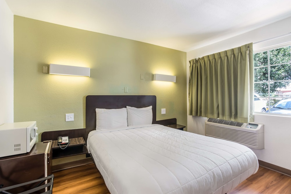 Americas Best Value Inn Bowling Green 8/28