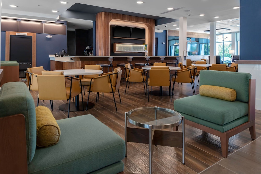 Courtyard by Marriott Memphis East/Galleria 16/26