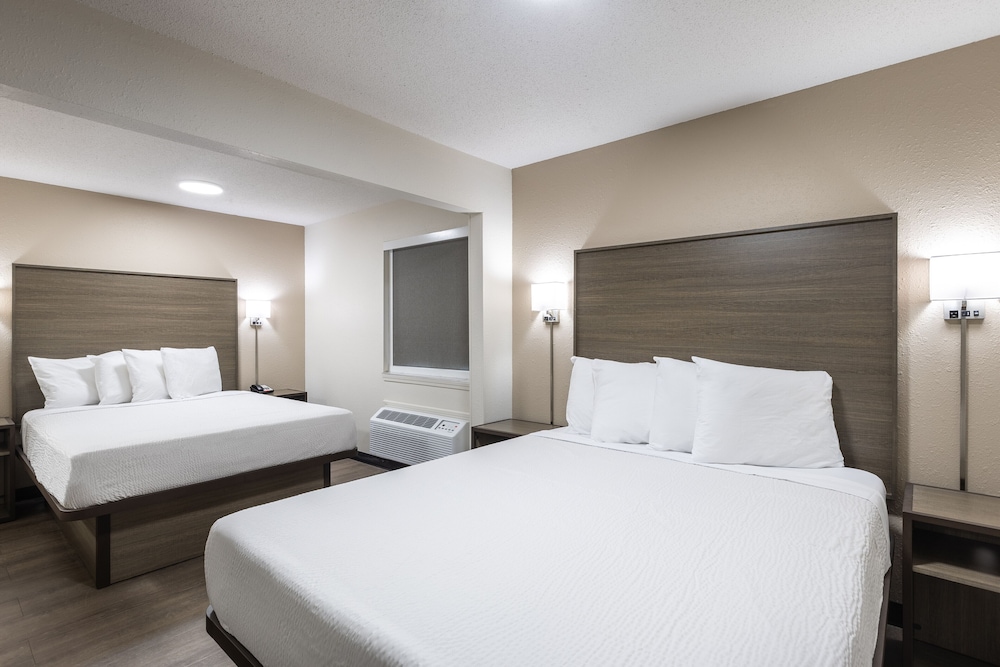 STUDIO, 2 QUEEN BEDS