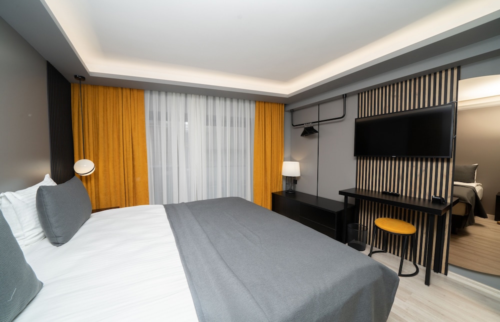 Fama Karakoy 8/30