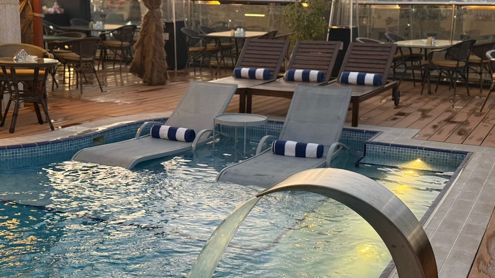 Le Reve Hotel 129/134