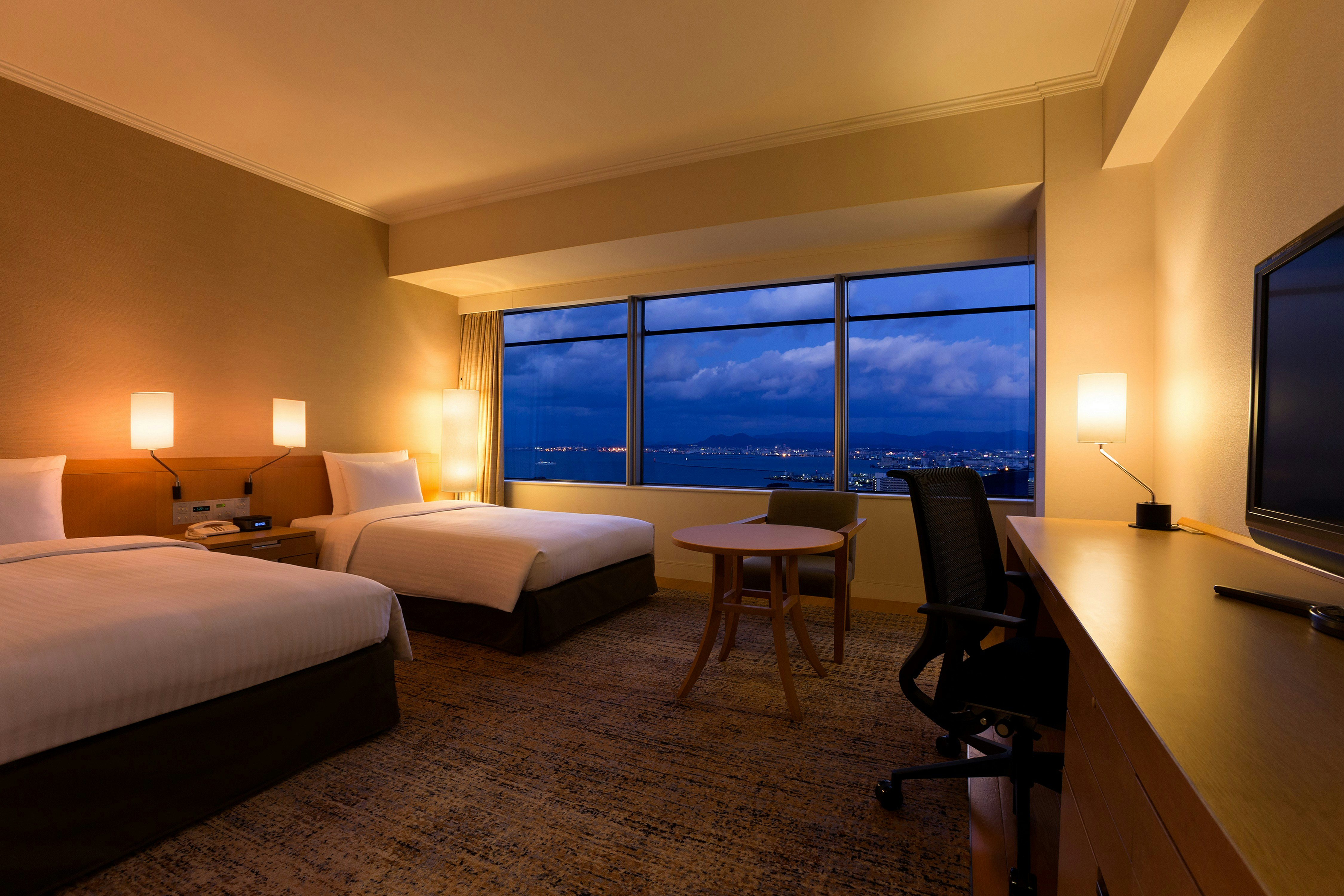 DELUXE, TWIN BEDS