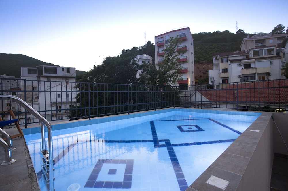 HOTEL TWELVE by Aycon 38/58
