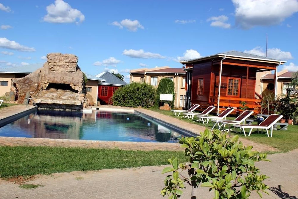 Adansonia Hotel 4/34