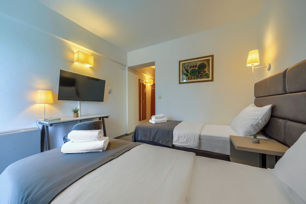Standard, Double or Twin Bed, Park View, Balcony, Hotel Alkar 3/10