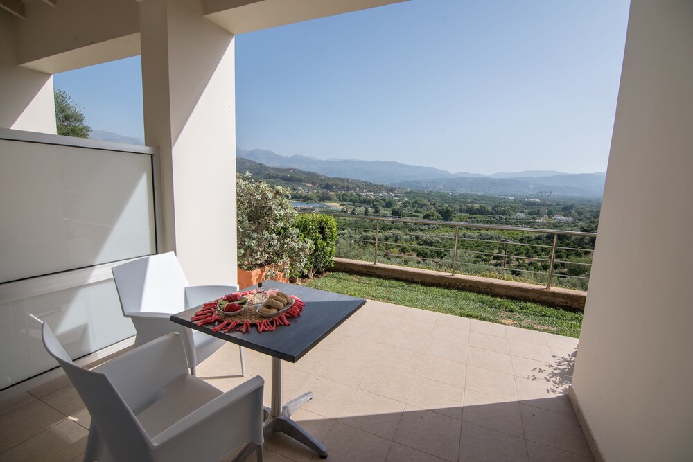 Aksos suites Accessible Accommodation 29/44