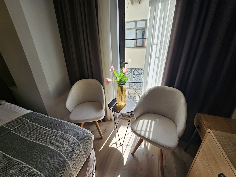 ANTHEMIS HOTEL 50/71